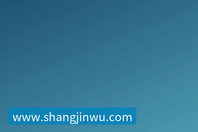 官方:曼联与19岁边后卫卡马森续约至2028年